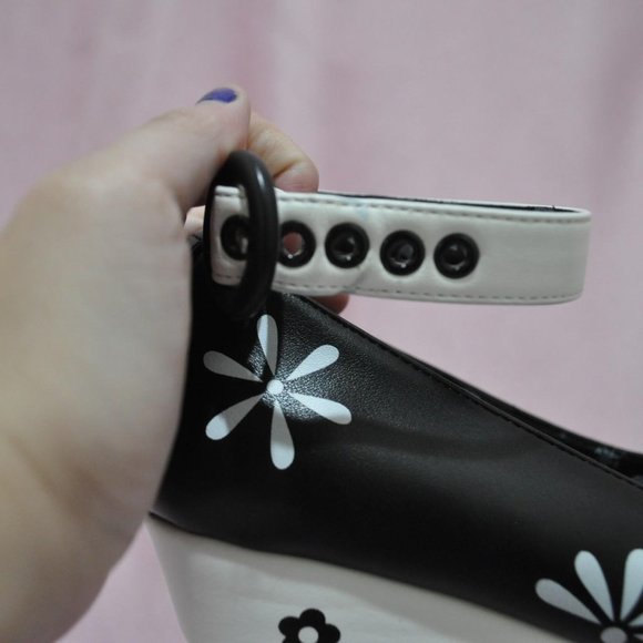 LaModa HUGE CHUNKY Platform Heels (Size 6) - Picture 6 of 6